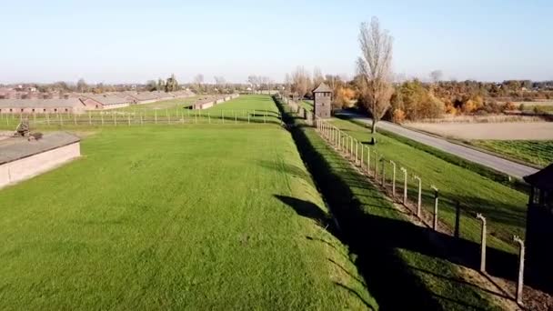 Drone Flying Fence Guard Towers Auswitz Birkenau Poland Europe — Vídeo de stock