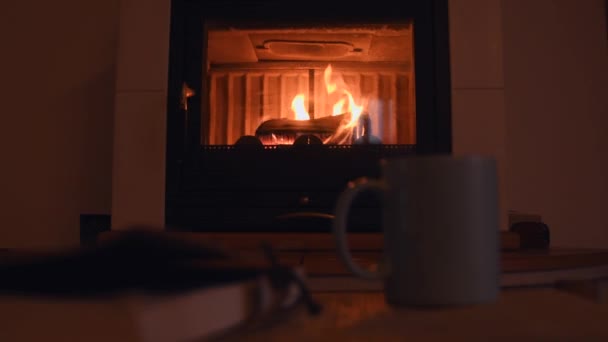 Acogedor Fondo Viejo Cuaderno Una Taza Con Vapor Caliente Saliendo — Vídeo de stock