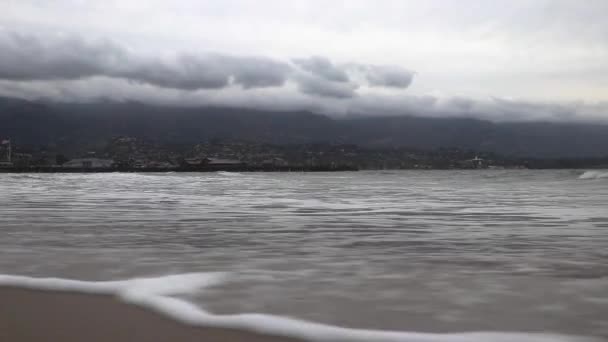 Low Camera Angle Alongside Crashing Waves Shore — Stockvideo