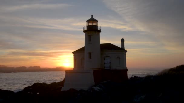 Bellissimo Tramonto Dietro Faro Del Fiume Coquille Bandon Oregon Dove — Video Stock