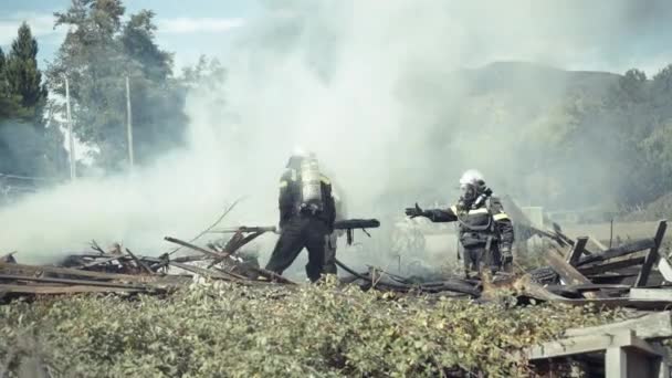 Firefighters Action Farm Flames Chile — Stockvideo