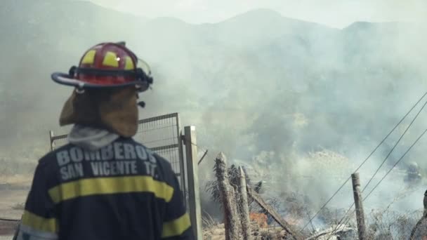 Firefighters Action Farm Flames Chile — Stockvideo