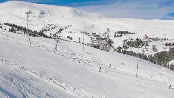 Surface Ski Lift Pulling Skiers — 图库视频影像