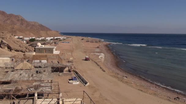 Veículos Dirigem Estrada Beira Mar Perto Dahab Egito — Vídeo de Stock