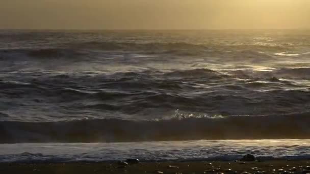 Rough Winter Sea Waves Crashing Black Beech Iceland Setting Sun — 图库视频影像