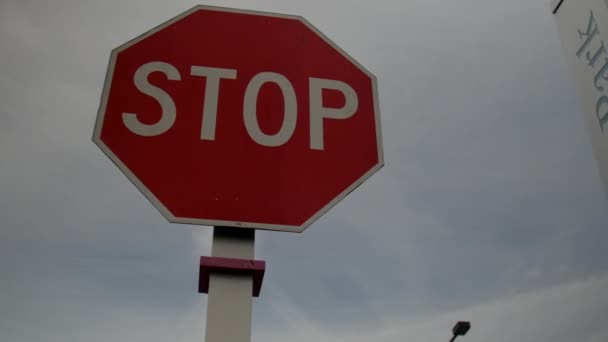 Camera Rotates City Stop Sign — Vídeo de Stock