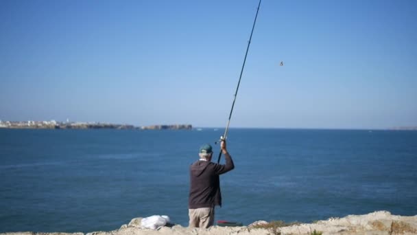 Local Peniche Fisherman Throwing Hook — Wideo stockowe