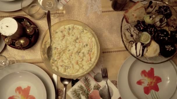 Overhead Left Slow Motion Slide Richly Decorated Christmas Dinner Table — Video Stock