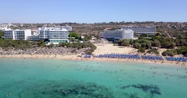 Aerial View Holiday Resort Sandy Beach Beach Umbrellas Sun Beds — Stock video