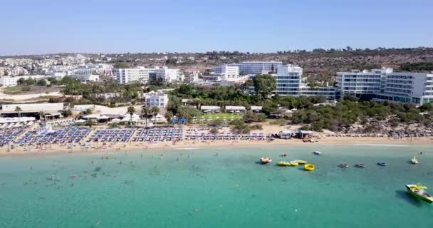 Aerial View Holiday Resort Sandy Beach Beach Umbrellas Sun Beds — Video