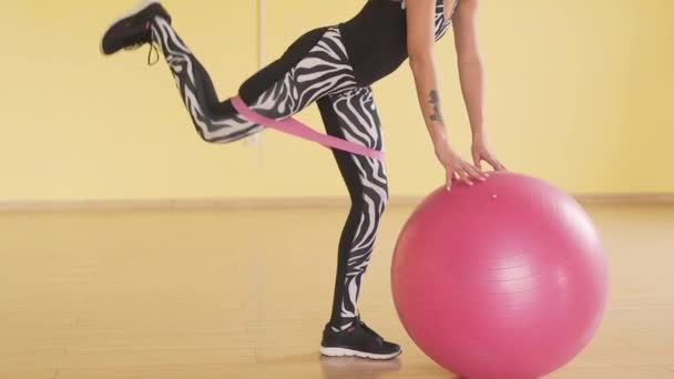 Girl Red Curly Hair Sport Hall She Doing Exercises Legs — Vídeo de Stock