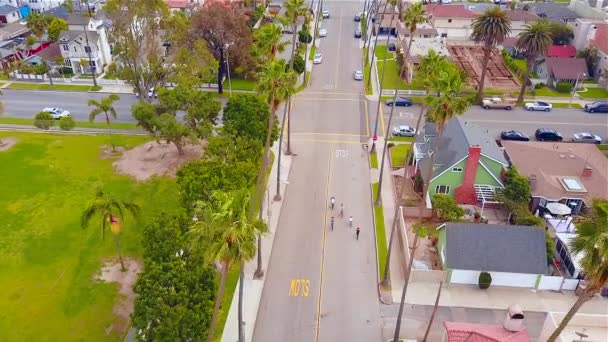 Drone Footage People Riding Bikes Neighborhood Footage Captured Huntington Beach — Stock videók