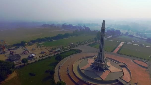 Aerial View Minar Pakistan Its Amusement Park Sun National Monument — Stockvideo