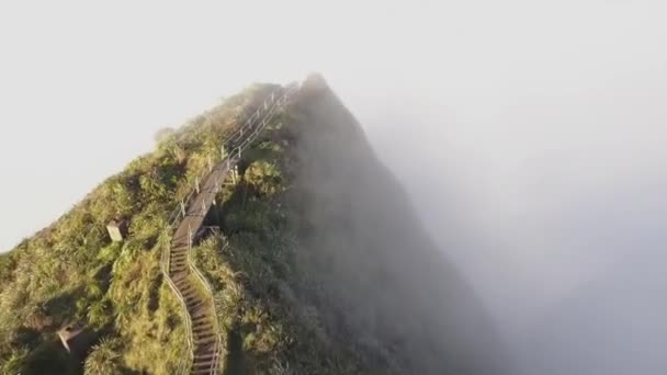 Oahu Sunny Haiku Stairs Descend Cloud — Vídeo de stock