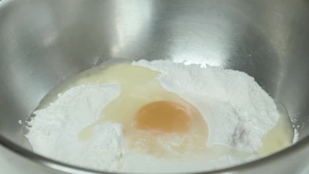 Close Egg Flour Salt Pepper — Αρχείο Βίντεο