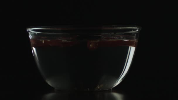 Slow Motion Garlic Dropping Bowl Water Chili — стоковое видео