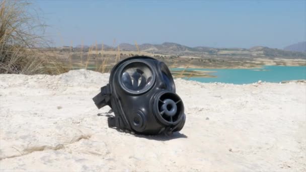 Post Apocalyptic Desert Discarded Gas Mask Arid Plants Salt Lake — Stock video