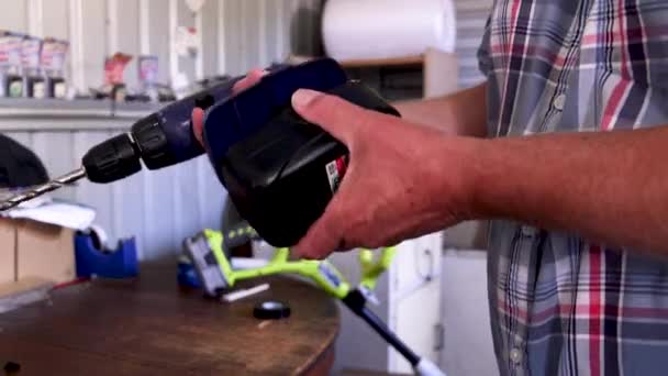 Replacing Battery Cordless Drill — Vídeos de Stock