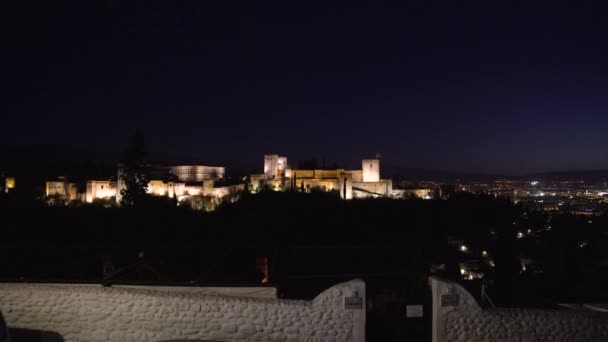 Blick Auf Die Alhambra Während Der Nacht — Stockvideo