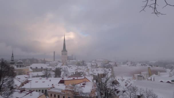 Tallinn Old Town Time Lapse Moody Cloudy Weather Snow Covering — 비디오