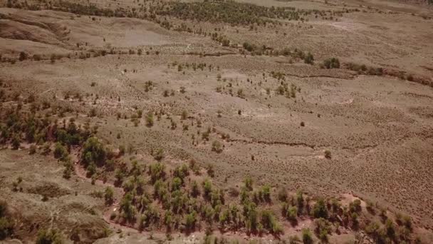 Aerial Dirt Road Butte Mesa Flat Top Mountain Beautiful Day — Stockvideo