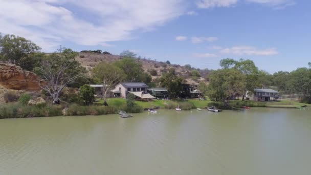 Aerial Shot Group Holiday Shacks Stunning River Murray South Australia — Vídeo de stock