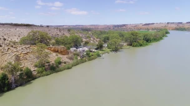 Aerial Push Shot Showing Group Holiday Shacks Stunning River Murray — Wideo stockowe