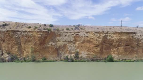Aerial Shot Beautiful Orange Limestone Cliffs Towering Stunning Murray River — Stock Video