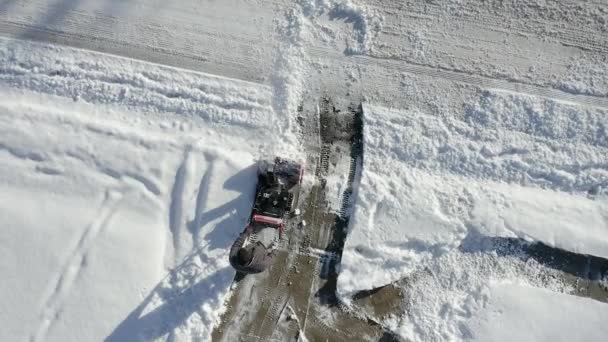 Aerial Top View Man Sbow Blowing Camera Spin — Video Stock