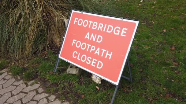 Footpath Closed Sign Closeup — Stockvideo