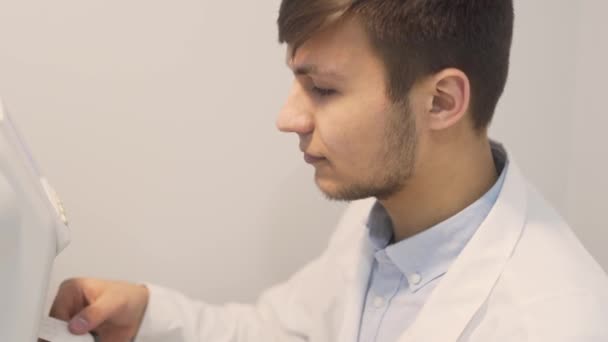Medic Reading Results Optic Examination — Video
