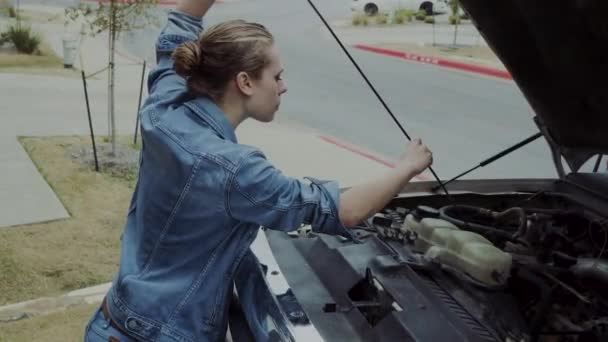 Woman Early 20S Checking Hood Truck Going Truck Find Fix — Vídeos de Stock