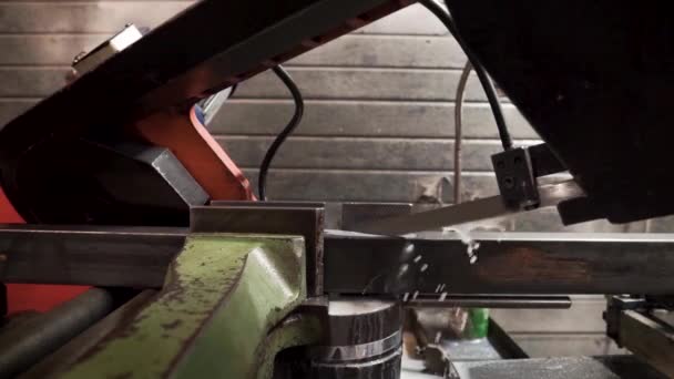 Metal Factory Metal Cutting Machine Cutting Metal Bar Cutting Emulsion — Stock video
