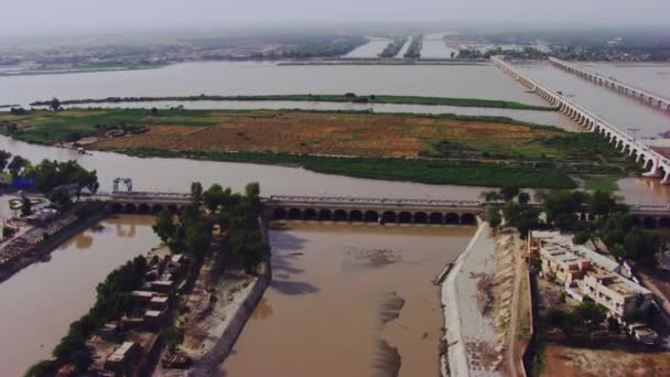 Kiz Köprülerin Hava Manzarası Nehrin Her Iki Tarafında Ikiz Kanallar — Stok video