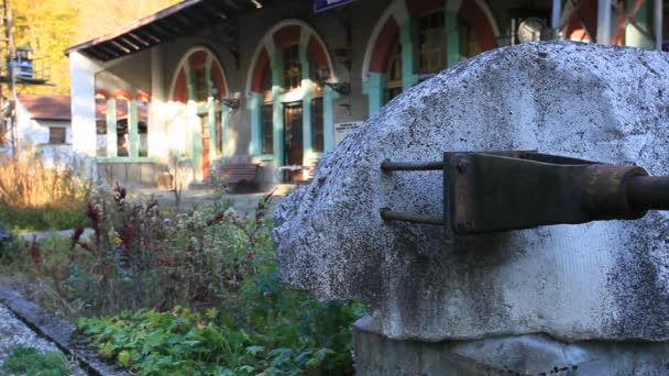 Klein Verlaten Spoorwegstation Sabotkovci Bulgarije Oude Architectuur Gebouwd 1912 — Stockvideo