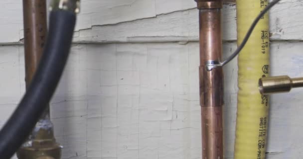 Welding Top Bottom Copper Pipe Coupler Using Flux Solder Propane — Stok video