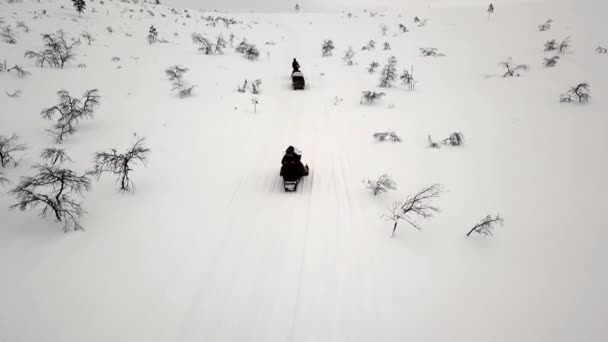 Сніговий Скутер Острові Сааріселка Лапландія Фінляндія — стокове відео