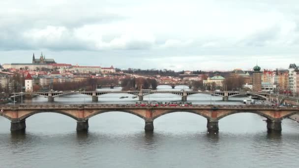 Drone Flight Vltava River Prague Close Tho Bridge — Vídeo de Stock