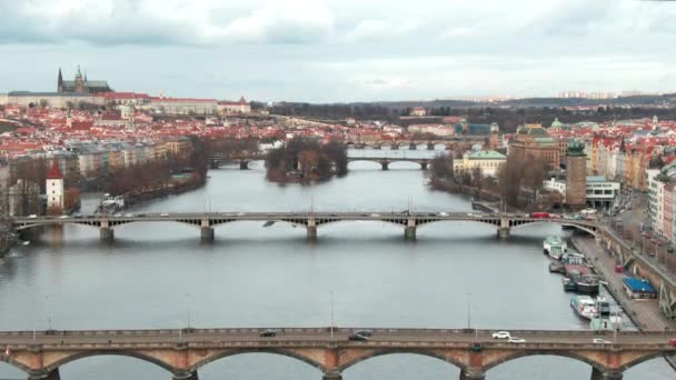 Drone Flight Vltava River Prague Close Tho Bridge — 비디오