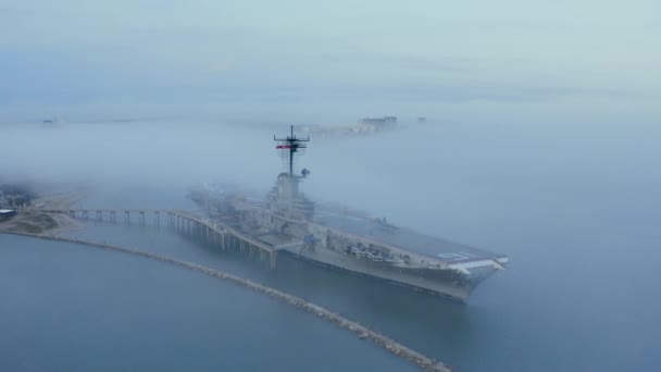 Foggy Day Corpus Christi Texas Uss Lexington Moored — Vídeo de stock