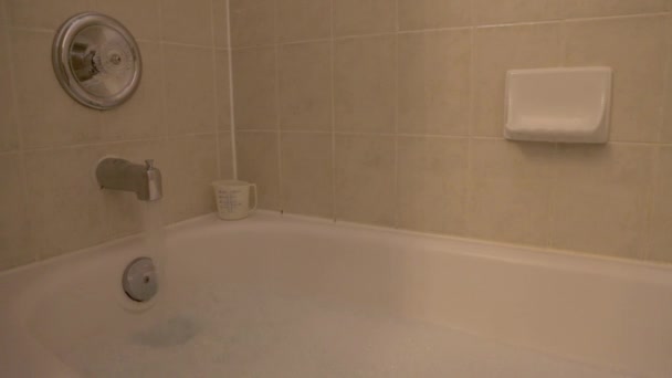 Köpük Banyosu Yapılıyor — Stok video