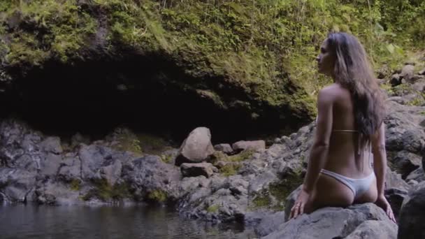 Pretty Woman Bikini Sits Rock Waterfall Looking Distance Deep Thought — Video Stock