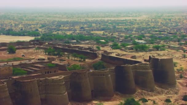 Aerial Flight Historically Significant Derawar Fort Enormous Impressive Structure Heart — ストック動画