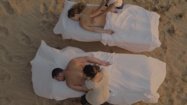 Top View Authentic Hawaiian Lomilomi Massage Outdoor Massage Sunset Maui — Vídeo de Stock