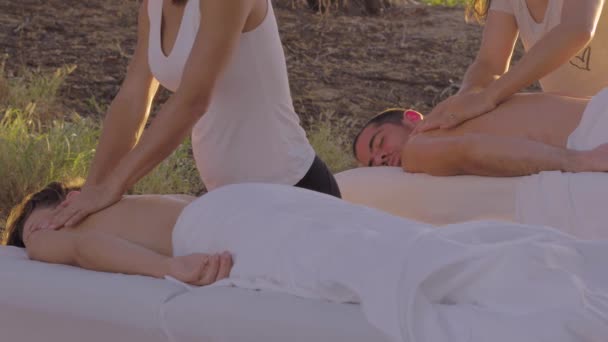 Hawaiian Lomi Lomi Massage Couple Relaxes Together Sunset Relaxation — Stock video