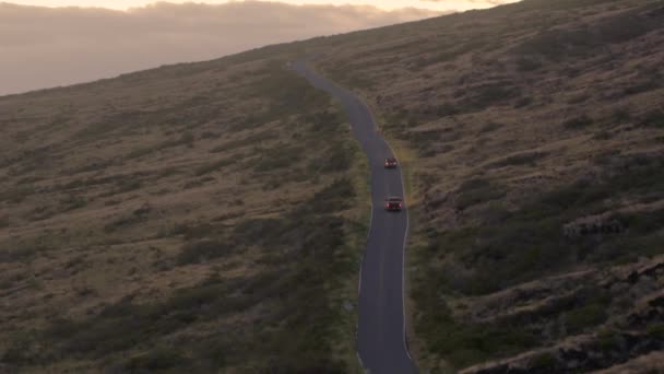 Vista Aérea Carros Ilha Havaiana Maui Durante Pôr Sol — Vídeo de Stock