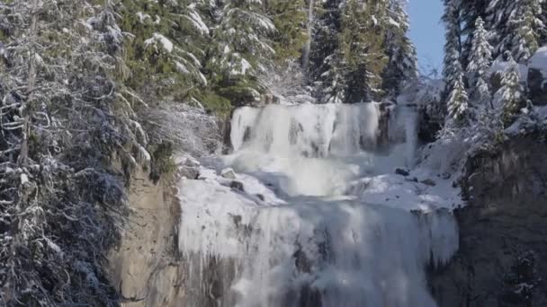 Bela Cascata Congelada Anchorage Alasca Sol Nascendo Sobre Paisagem Congelada — Vídeo de Stock