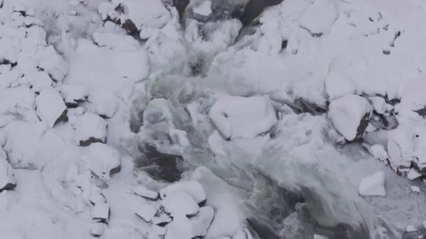 Felülről Lefelé Légi Kilátás Víz Folyik Keresztül Fagyott Folyó Anchorage — Stock videók