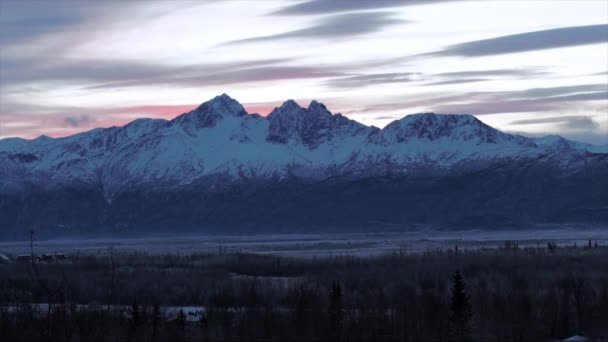 Waktu Selang Awan Atas Anchorage Puncak Sebagai Matahari Terbenam Alaska — Stok Video