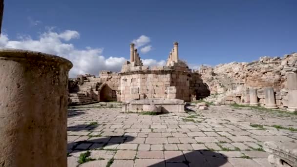 Zřícenina Starověkého Kamenného Kostela Studnami Křivolakými Schody Římských Troskách Jerash — Stock video
